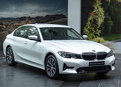 Sedan rẻ nhất của BMW giảm giá, cao nhất gần 200 triệu đồng