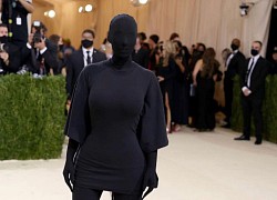 Kim Kardashian dùng thuật "ẩn thân" tại Met Gala 2021, lên tới thảm đỏ khiến nhiều người thắc mắc có đúng "cô Kim siêu vòng 3"?