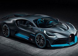 Tài xế lùi bất cẩn khiến Bugatti Divo va chạm với xe Mercedes-Benz