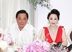 Bà Phương Hằng hỏi: "Giữa bao cô chân dài trẻ đẹp, sao anh lại yêu em?", ông Dũng "lò vôi" chỉ nói 1 câu mà cả cõi mạng xôn xao