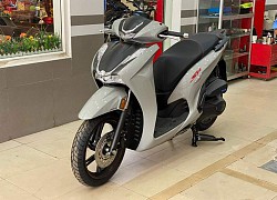 Cận cảnh Honda SH 350i về đại lý với giá bán chênh đủ mua Honda Air Blade