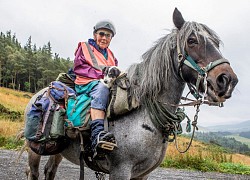 Cụ bà 80 tuổi cưỡi ngựa đi 1.000 km mỗi năm ở Scotland