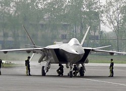 Điểm yếu khiến tiêm kích J-20 của Trung Quốc "hụt hơi" trước F-35 và F-22