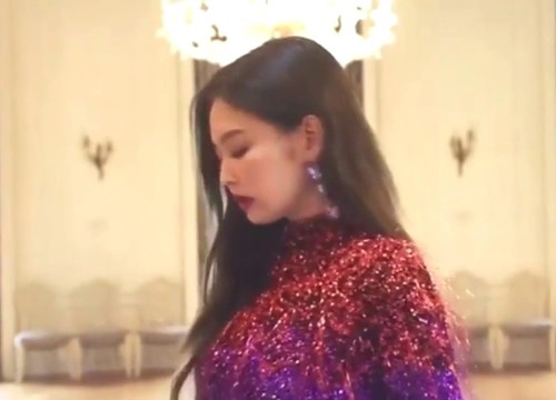 Jennie được Knet khen là idol chuyên nghiệp nhất nhờ khoảnh khắc "lật mặt nhanh như chảo chớp" thời SOLO