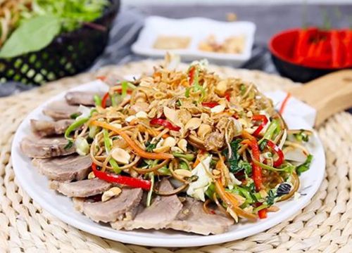 Món gỏi vịt hoa chuối thanh mát cho ngày nóng