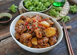 Món sườn kho khoai tây mặn ngọt lạ miệng