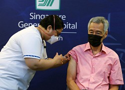 Thủ tướng Singapore tiêm liều vaccine tăng cường