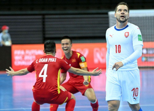 Báo Trung Quốc chạnh lòng, khen Việt Nam "quá hoàn hảo" khi tiến vào vòng 1/8 World Cup