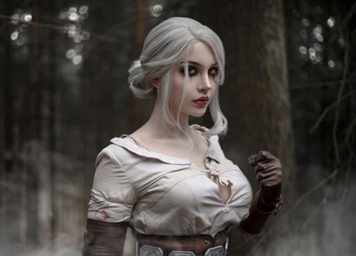 Cosplay nhân vật trong series game huyền thoại, nữ coser khiến CĐM "cứng người" bởi tâm hồn bỏng cháy này