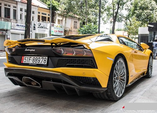 Đại gia Hoàng Kim Khánh cầm lái Lamborghini cực ngầu trên livestream nhưng bạn bè lại trêu đùa âm thanh của siêu phẩm giá vài chục tỷ đồng