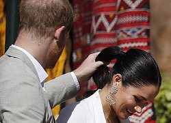 Đâu phải bây giờ Harry mới là "thợ làm tóc" của Meghan, vị hoàng tử đã cam tâm tình nguyện nhận công việc này từ lâu rồi!