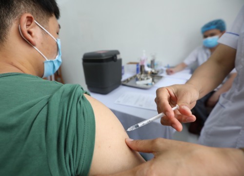 Trưa 19/9: Đã tiêm gần 34,2 triệu liều vaccine COVID-19; Khoảng 1.000 F0 ở TP HCM đang thở máy tại tầng điều trị 3