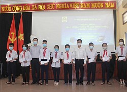 Huyện Gia Lâm: 145 học sinh có hoàn cảnh khó khăn được hỗ trợ thiết bị học trực tuyến