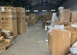 Không có shipper, khách ở TP.HCM phải tự tới kho tìm đồ