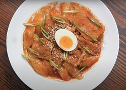 Món bánh gạo cay Tokbokki bằng bánh tráng