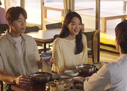 Shin Min Ah "rình" hôn lén Kim Seon Ho ở tập 8, kết quả thế nào mà khiến fan Hometown Cha-Cha-Cha tiếc ngẩn ngơ