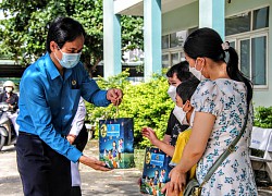 Tặng quà Trung thu cho con em người nhiễm Covid-19, có hoàn cảnh khó khăn