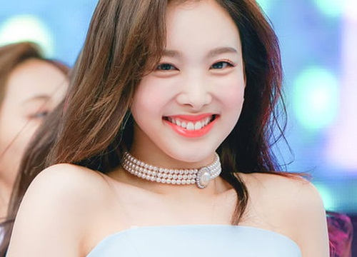 Trùng hợp bất ngờ giữa Nayeon và Jennie: Cười lên là lộ khuyết điểm nhưng lại được nhiều người muốn sửa theo