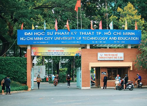 Trường đại học xin lỗi vụ giảng viên đuổi sinh viên khỏi lớp online