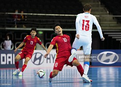 Tuyển thủ futsal Việt Nam chấn thương nặng, rời sân bằng cáng trong trận gặp CH Czech