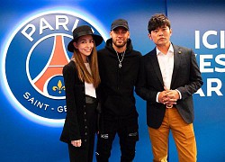 Vợ chồng Châu Kiệt Luân chụp ảnh cùng Neymar, Mbappe