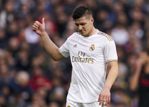 Arsenal coi Jovic là phương án giải cứu hàng công