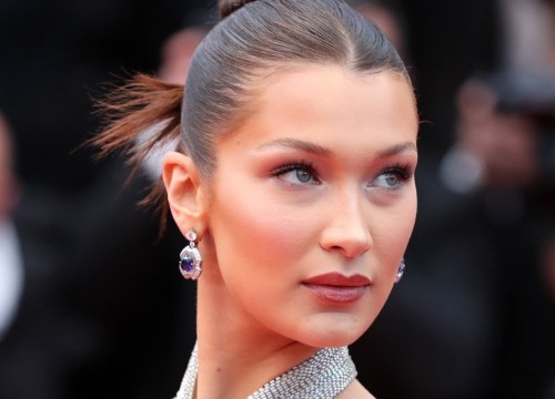 Bella Hadid có gương mặt tỷ lệ hoàn hảo hiếm hoi đến mức bác sĩ thẩm mỹ phải công nhận nhưng hóa ra từng làm 2 thủ thuật này?