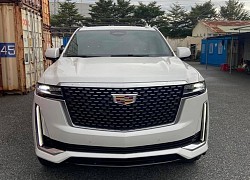 Cadillac Escalade ESV 2021 màu trắng đầu tiên về Việt Nam