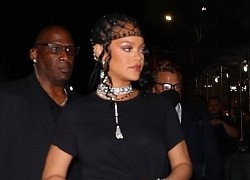 Rihanna phối đồ độc lạ với trang sức đắt giá dự sự kiện