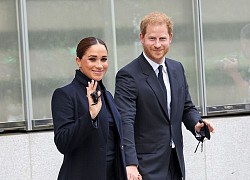 Không &quot;đu&quot; theo mẹ chồng lộ liễu như trước, Meghan Markle gây sốc visual vì đôi chân như dài 2 mét