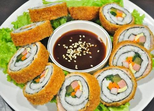 Món kimbap chiên giòn ngon chuẩn vị Hàn Quốc