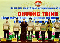 Tặng máy tính cho 43 học sinh gặp khó khăn ở Hà Nội