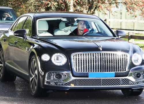 Ronaldo mua Bentley Flying Spur tại Manchester