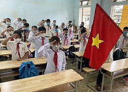 Trường học Nghệ An duy trì dạy trực tuyến sau khi học sinh trở lại trường