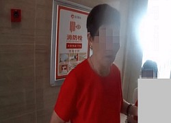 Bà nội đến trường đón cháu, xách cặp về nhà mới ngớ người nhận ra cháu biến mất, phản ứng sau đó của đứa trẻ nhận vô số lời khen