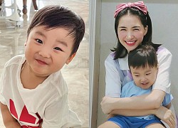Video: Chưa tròn 2 tuổi quý tử nhà Hòa Minzy đã bắt đầu tập viết, nhìn nét chữ và ý nghĩa mà bất ngờ quá!