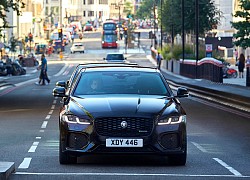 Cuộc rượt đuổi Jaguar XF đầy gay cấn vì cặp vé xem 'No Time To Die'