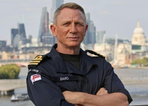 Daniel Craig được phong làm sĩ quan Hoàng gia Anh