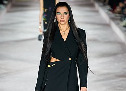 Dua Lipa 'vượt mặt' Naomi Campbell ở show Versace