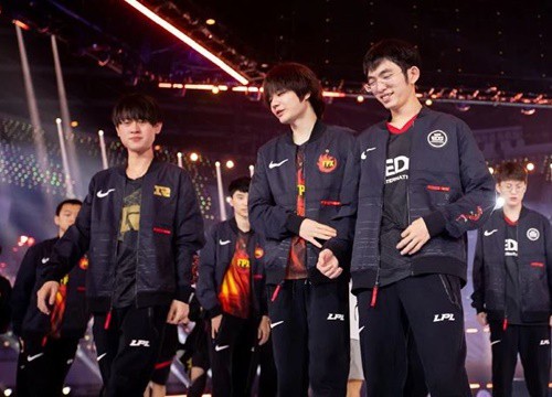 HLE thông báo không ra mắt áo đấu mới cho CKTG 2021, bị fan trêu chọc: "Chắc mấy ổng không ngờ mình được dự CKTG"