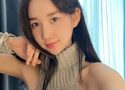 Hot girl quấn dây chằng chịt làm áo, ba vòng căng mướt ẩn hiện trước mắt dân tình