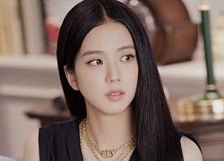 Jisoo tỏa khí chất tổng tài khi diện đồ công sở