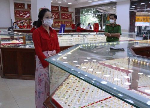 Khởi tố nữ nhân viên trộm 2.386 nhẫn vàng