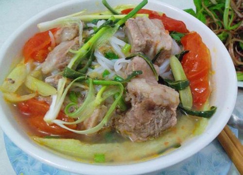 Món bún sườn chua thanh mát xua tan nắng nóng