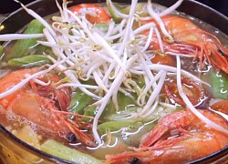 Món canh chua tôm ngon chuẩn vị Nam Bộ