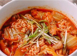 Món mì kim chi Hàn Quốc bằng mì gói