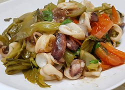Món mực xào dưa cải chua ngon lạ miệng