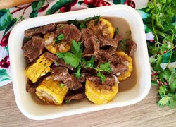 Món thịt bò hầm ngô ngọt nóng hổi cho bữa tối