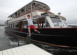 'Nhảy thuyền giao thư', công việc độc đáo trên hồ Geneva và những tai nạn hài hước