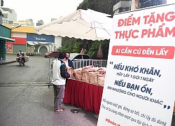 Sát giờ giới nghiêm, người phụ nữ bí ẩn gọi cửa nhà dân năn nỉ xin 1 thứ, ai nghe cũng chùng xuống